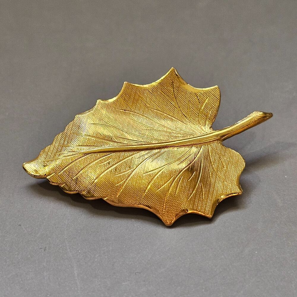 Leaf Brooch Pin Veined Textured Fall Autumn Leaf Goldtone MCM Vintage
